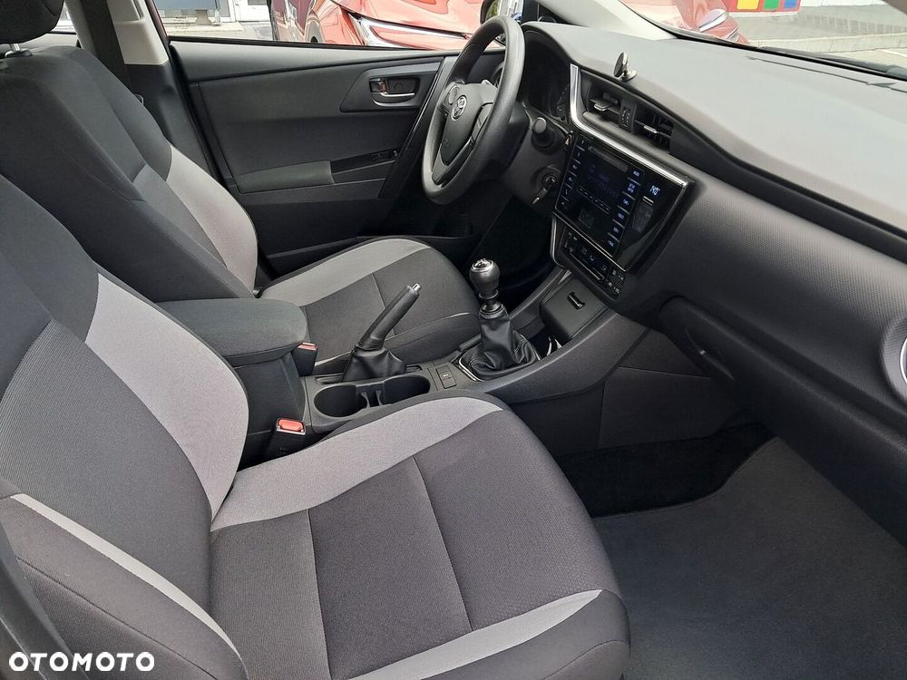 Toyota Auris - 10