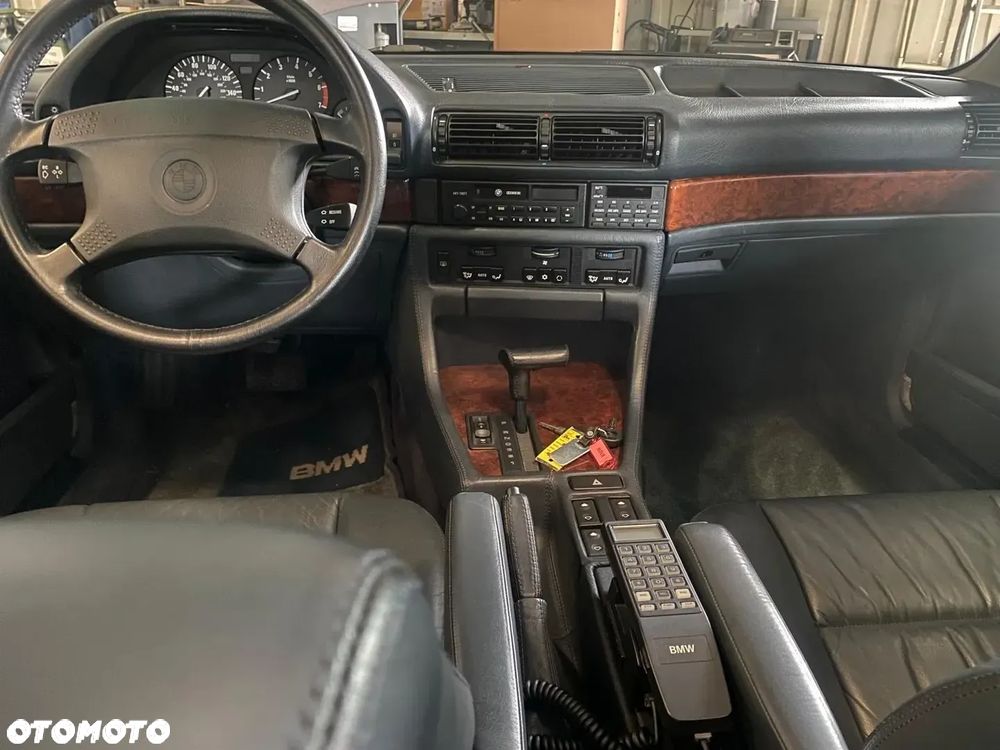 BMW Seria 7 750iL - 4