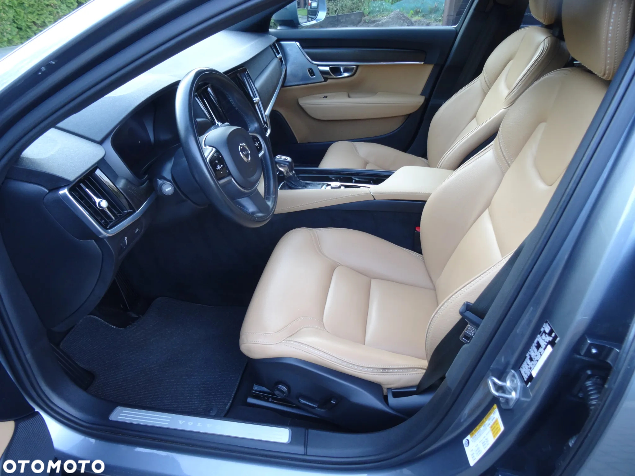 Volvo V90 Cross Country - 12
