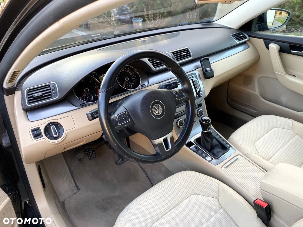 Volkswagen Passat 1.6 TDI Comfortline - 10