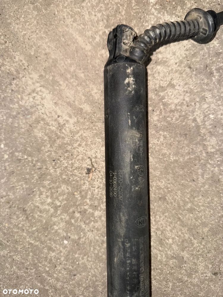 Siłownik klapy bagażnika Kia Sorento III - 81770-c5100 - 2