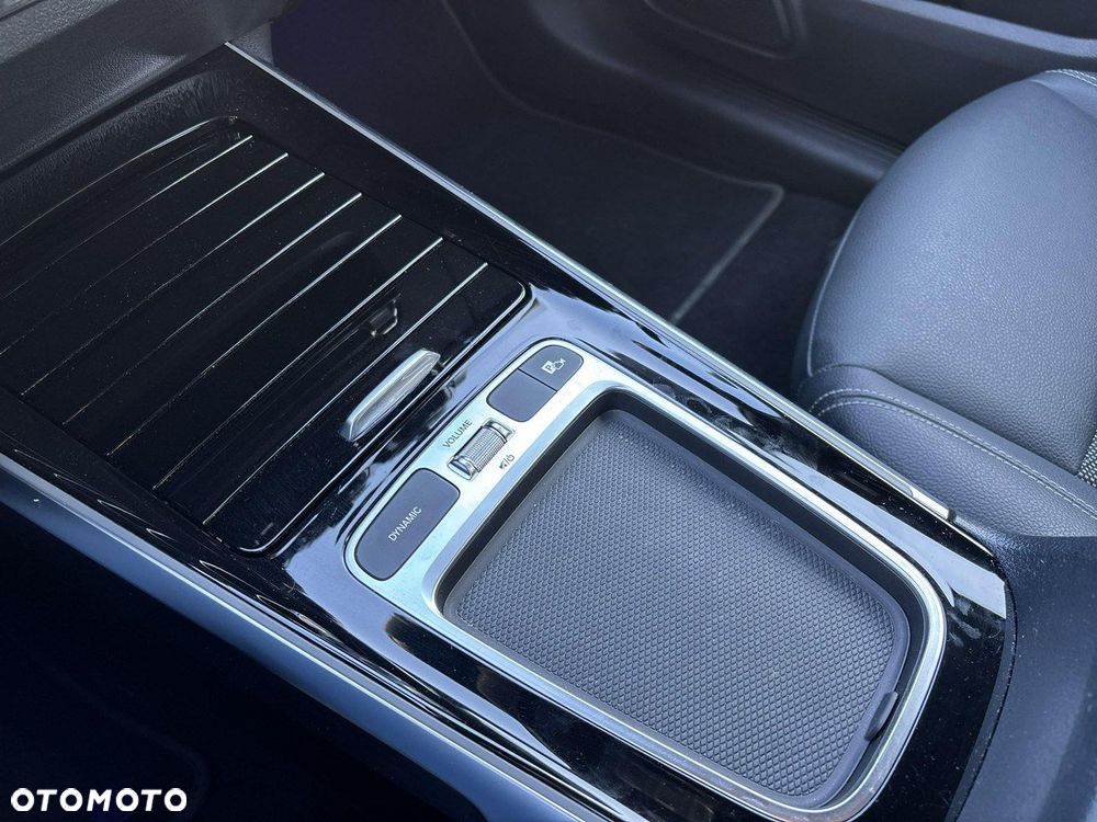 Mercedes-Benz EQB - 25