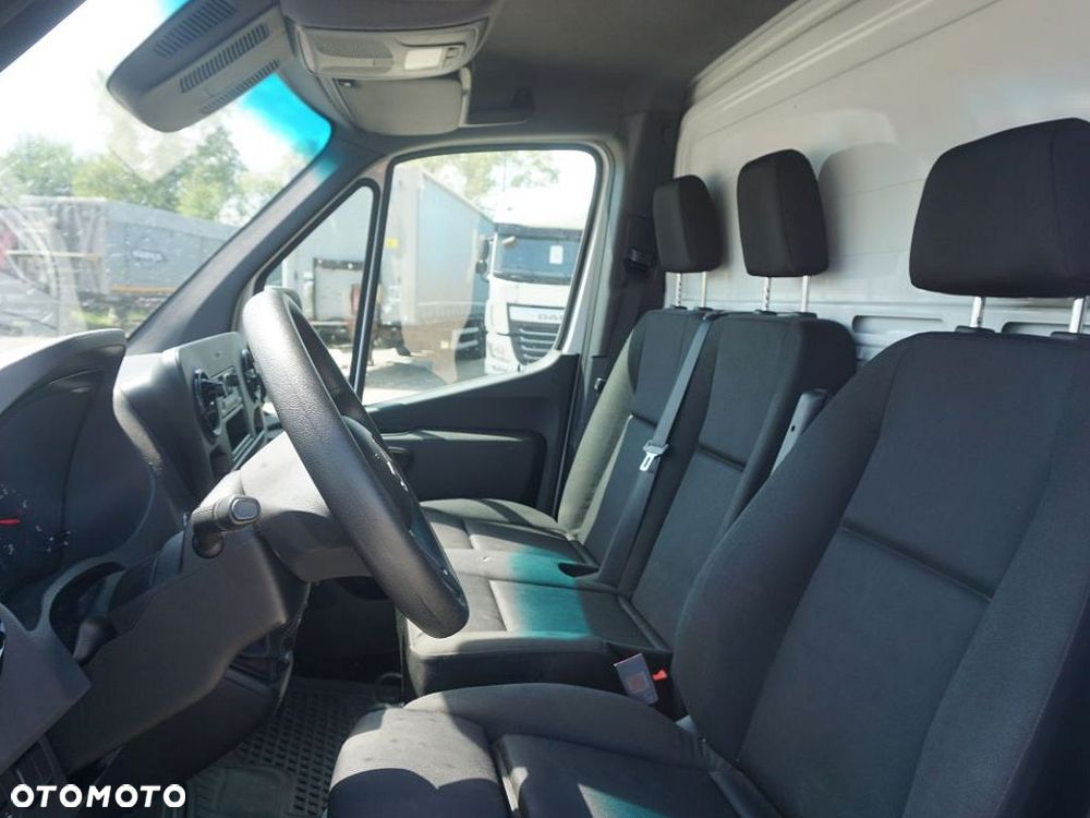 Mercedes-Benz SPRINTER - 11