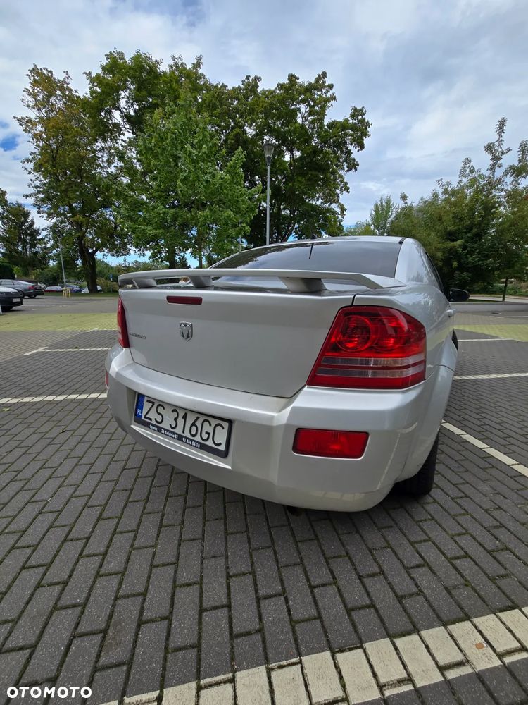 Dodge Avenger - 9
