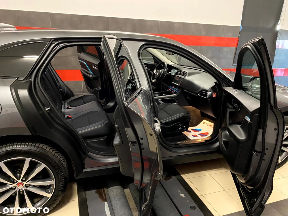 Jaguar F-Pace 20d R-Sport - 28