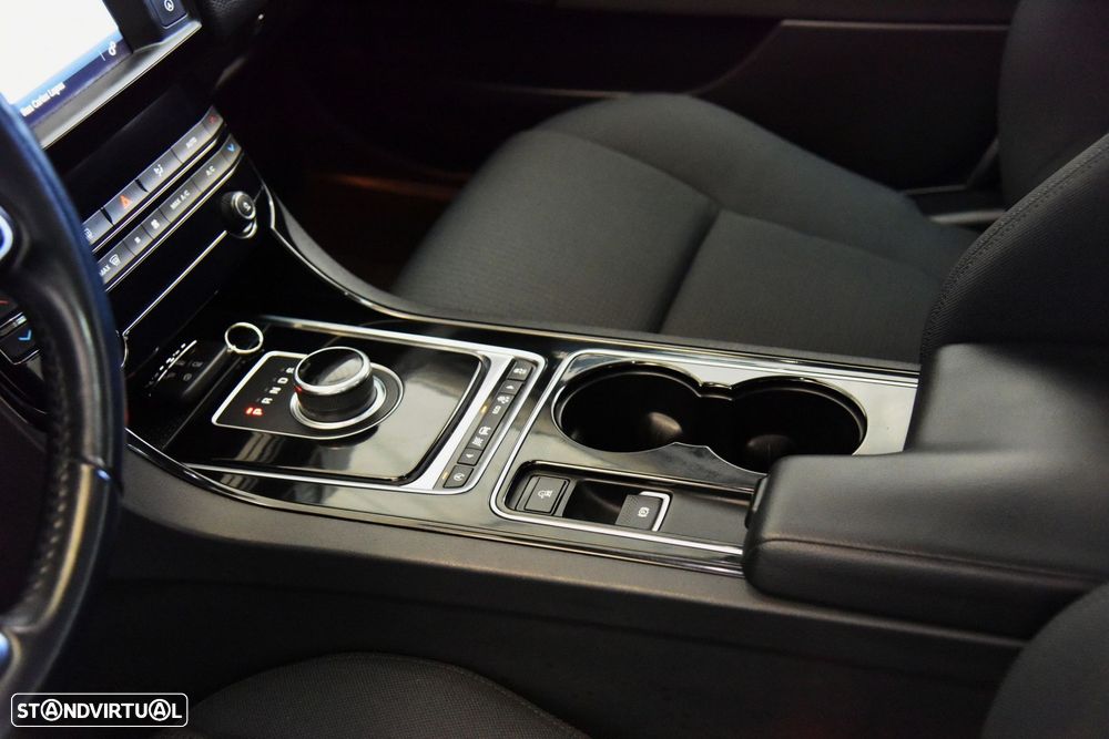 Jaguar XE 2.0 D Portfolio Aut. - 16