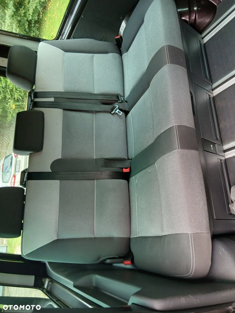 Volkswagen Caravelle - 9