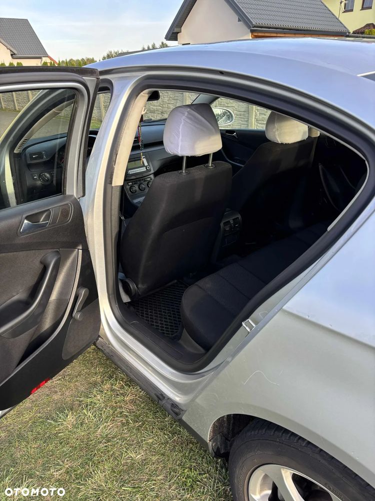 Volkswagen Passat - 12