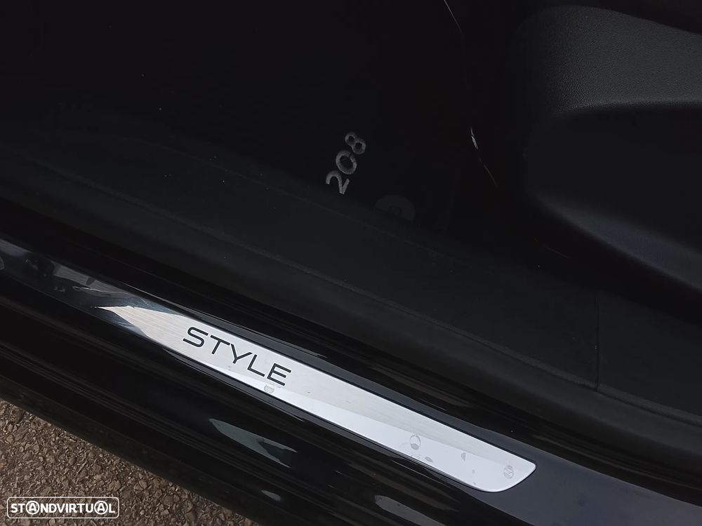 Peugeot 208 1.6 BlueHDi Style - 17