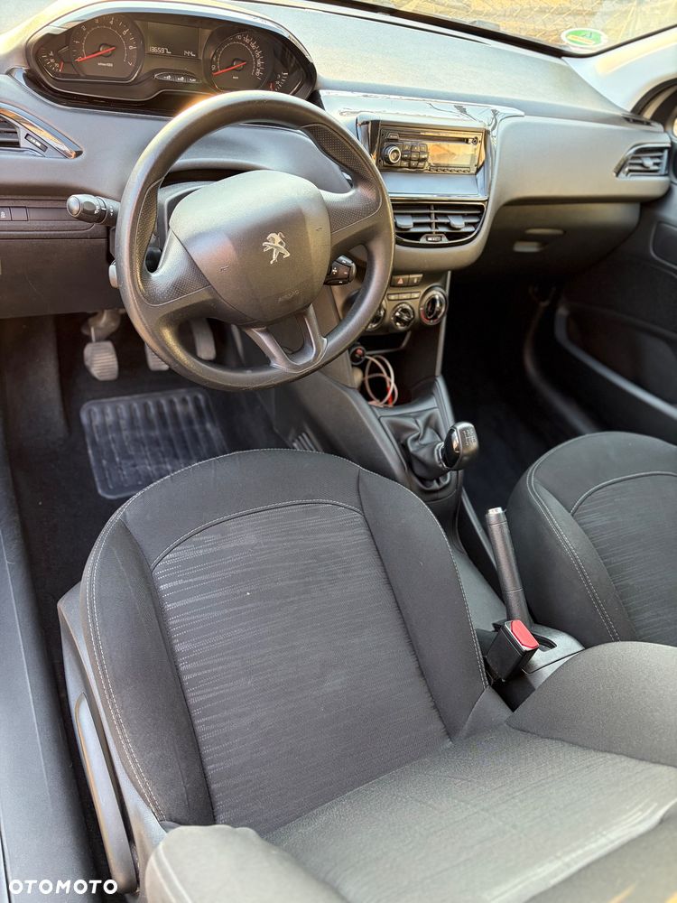 Peugeot 208 - 8