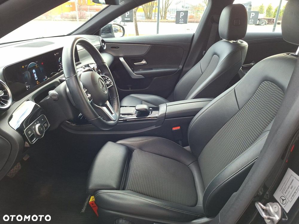 Mercedes-Benz CLA 200 Progressive 7G-DCT - 18