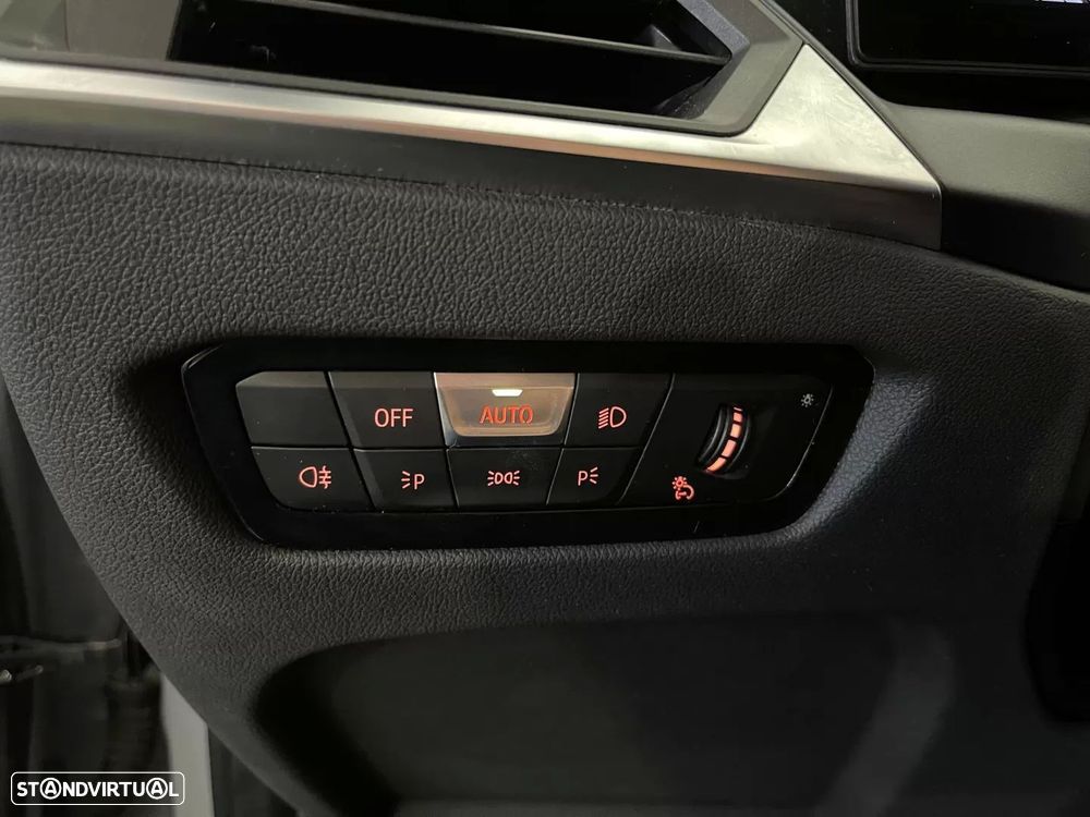 BMW 320 e Pack Desportivo M Auto - 35