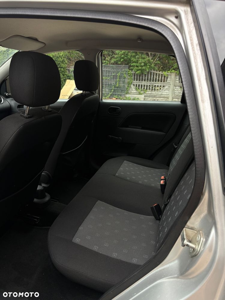 Ford Fiesta 1.3 Ambiente - 16