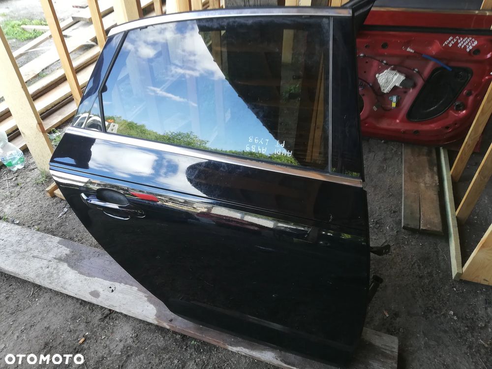 AUDI A4 B9 DRZWI PRAWE TYL LY9B - 1