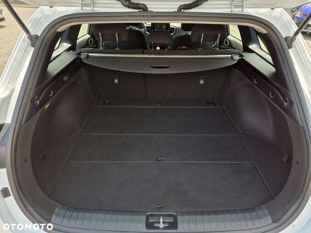 Kia Ceed - 31