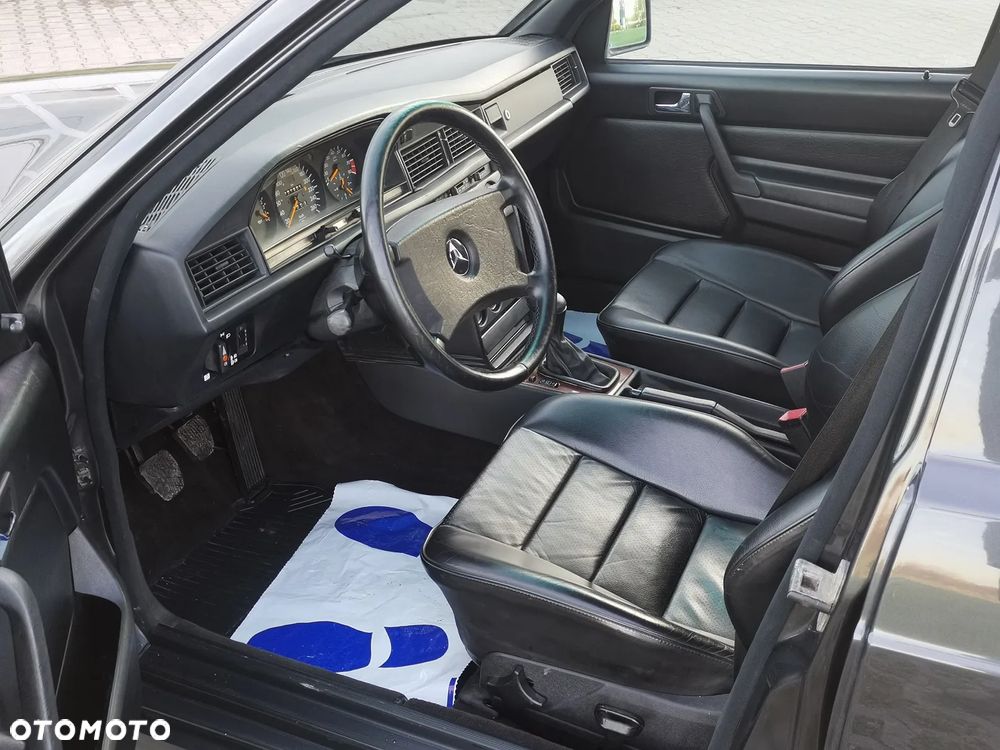 Mercedes-Benz W201 (190) - 17