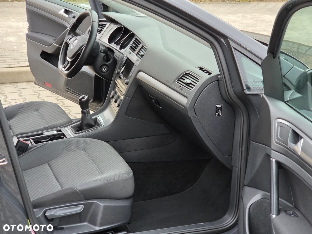 Volkswagen Golf 1.6 TDI BlueMotion Technology Comfortline - 21