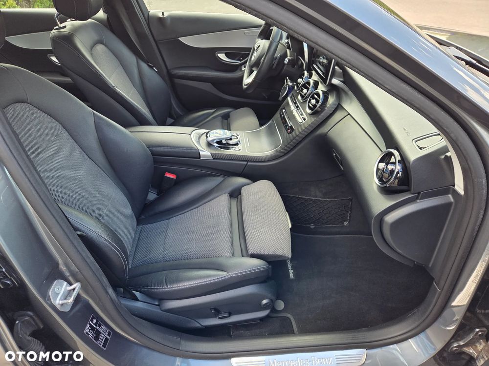 Mercedes-Benz Klasa C 180 9G-TRONIC Edition - 17