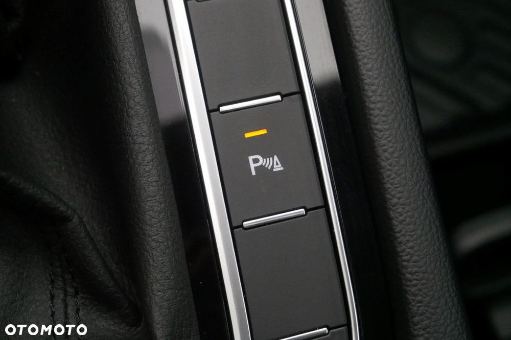 Volkswagen Passat Variant 2.0 TSI Business DSG - 18