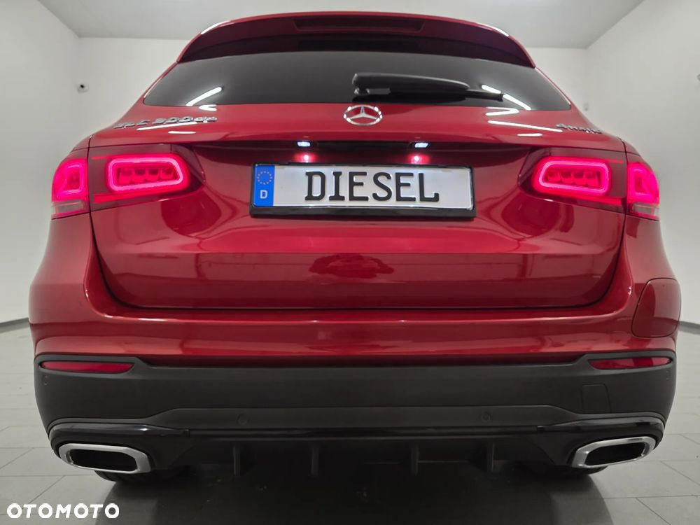 Mercedes-Benz GLC 300 de 4Matic 9G-TRONIC AMG Line Plus - 37