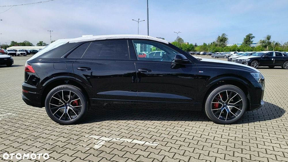 Audi Q8 - 8