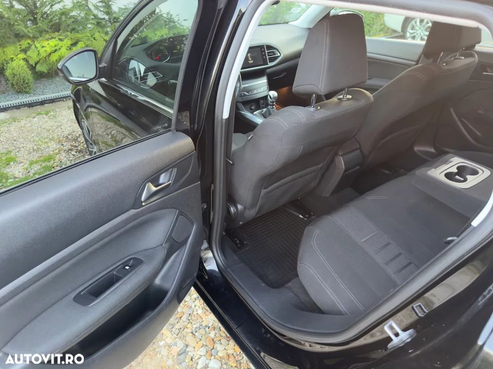 Peugeot 308 1.2 e-THP STT Allure - 18