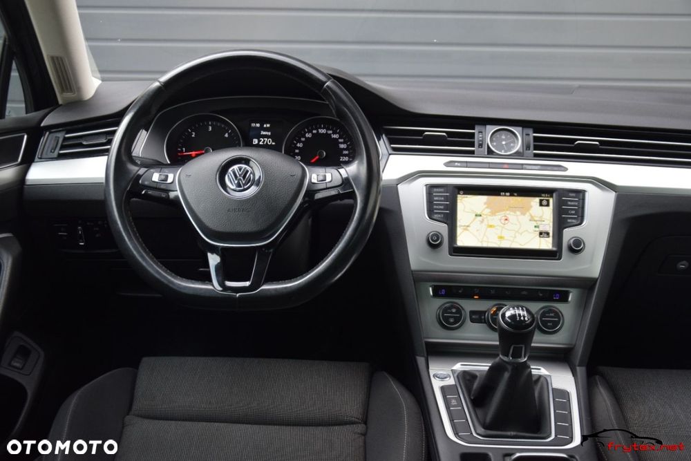 Volkswagen Passat - 33