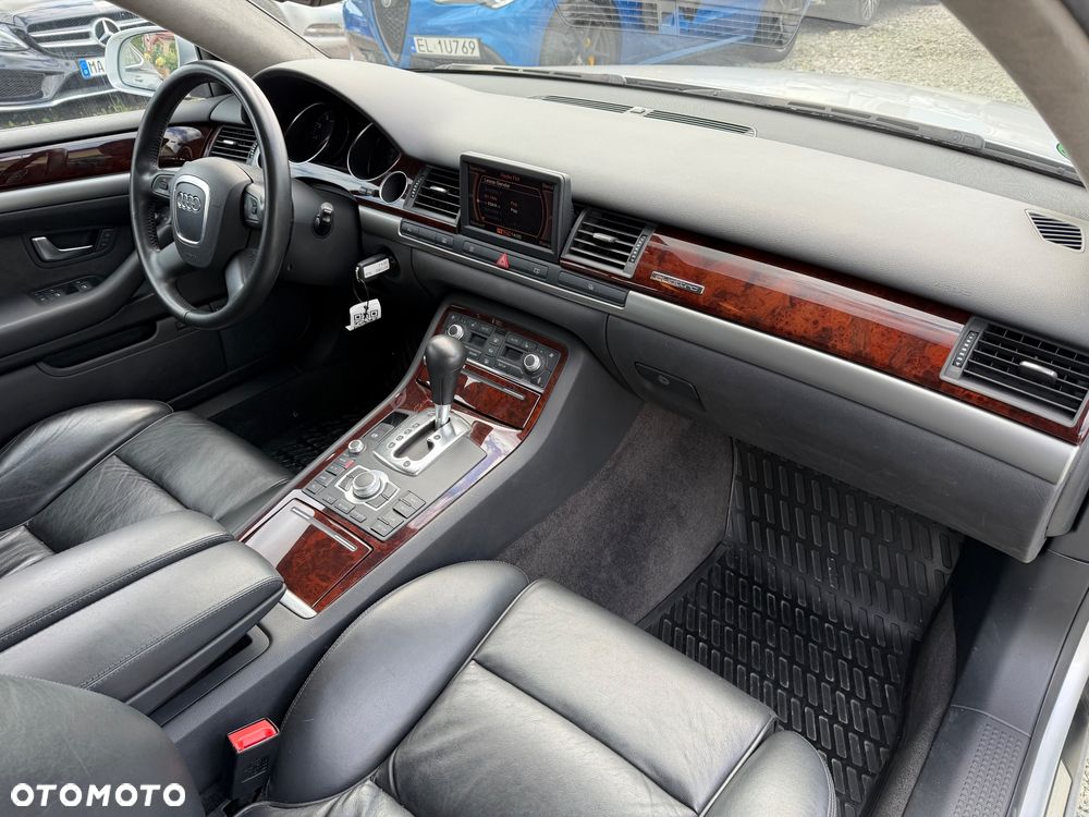 Audi A8 4.2 Quattro - 40