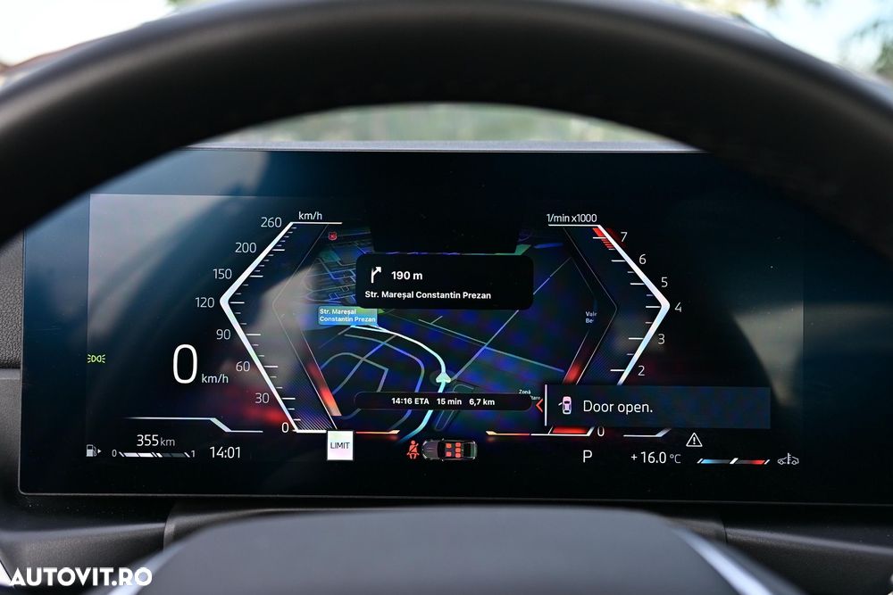 BMW Seria 3 330i xDrive AT - 38