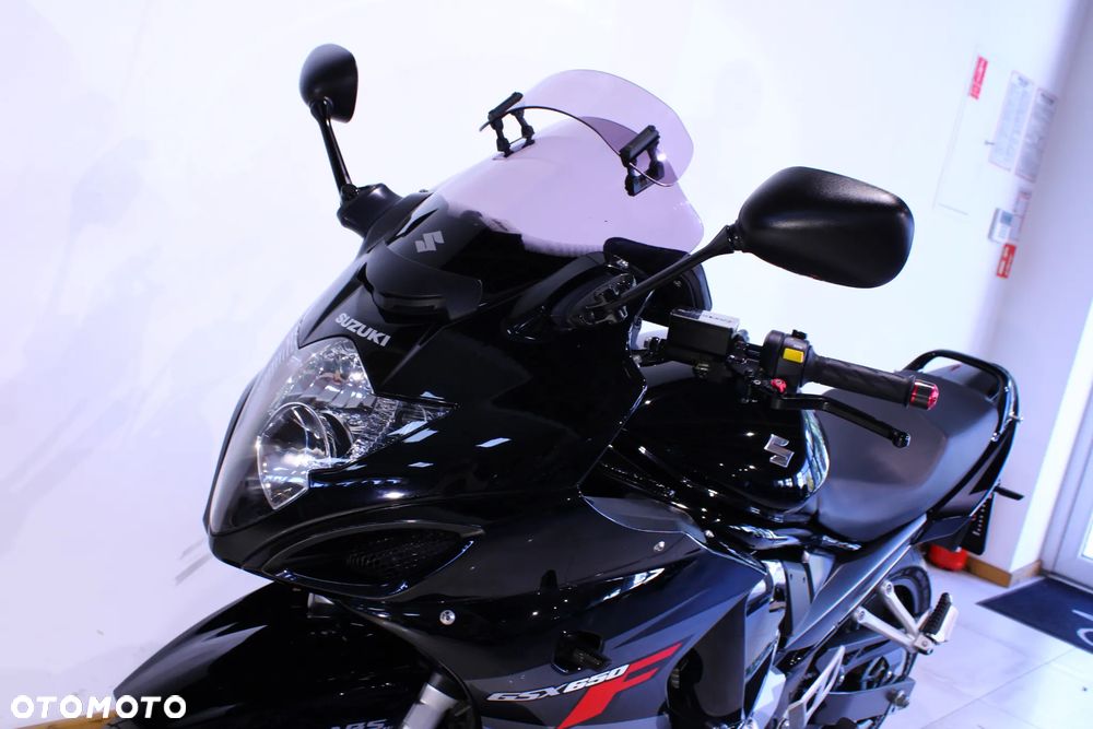 Suzuki GSX - 17