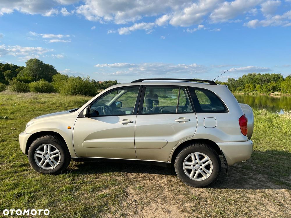 Toyota RAV4 - 8