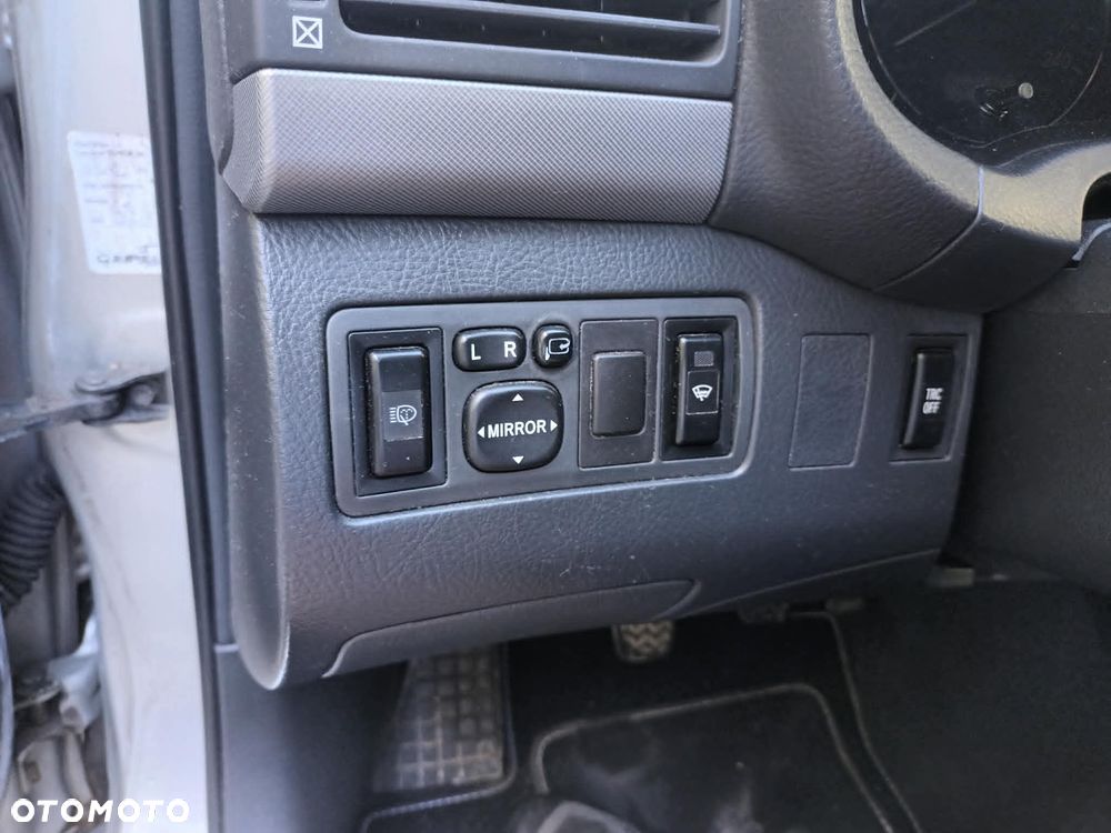 Toyota Avensis 2.0 D-4D Executive - 8