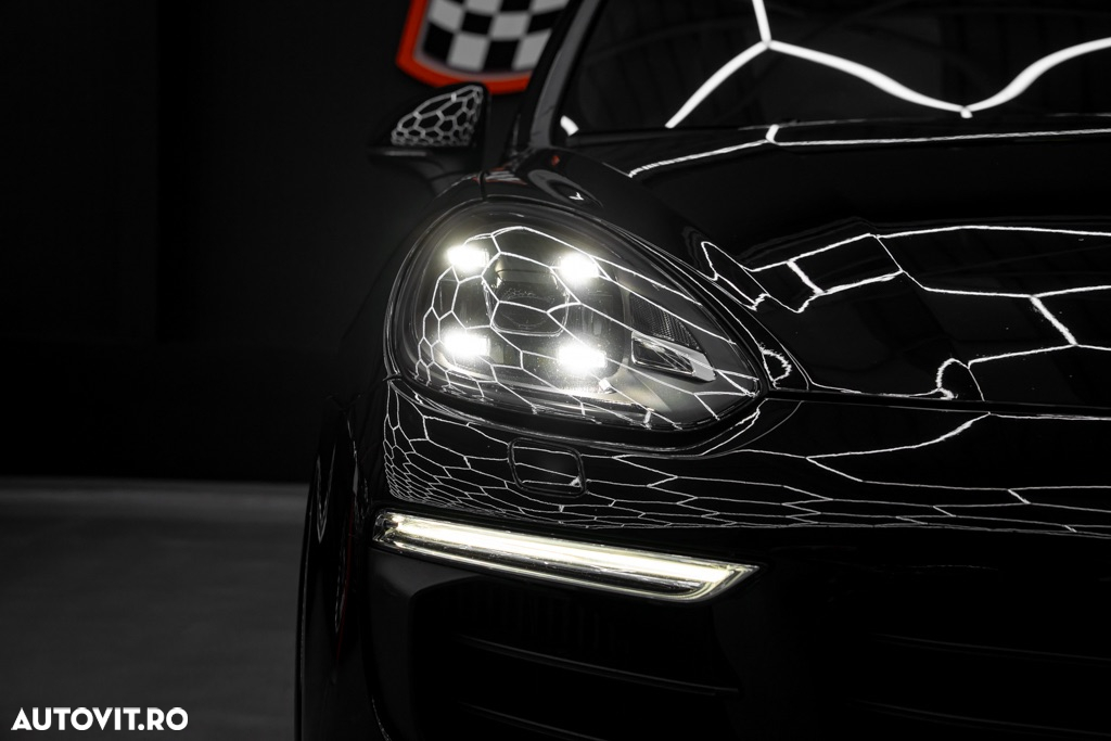 Porsche Cayenne S Diesel Platinum Edition - 7