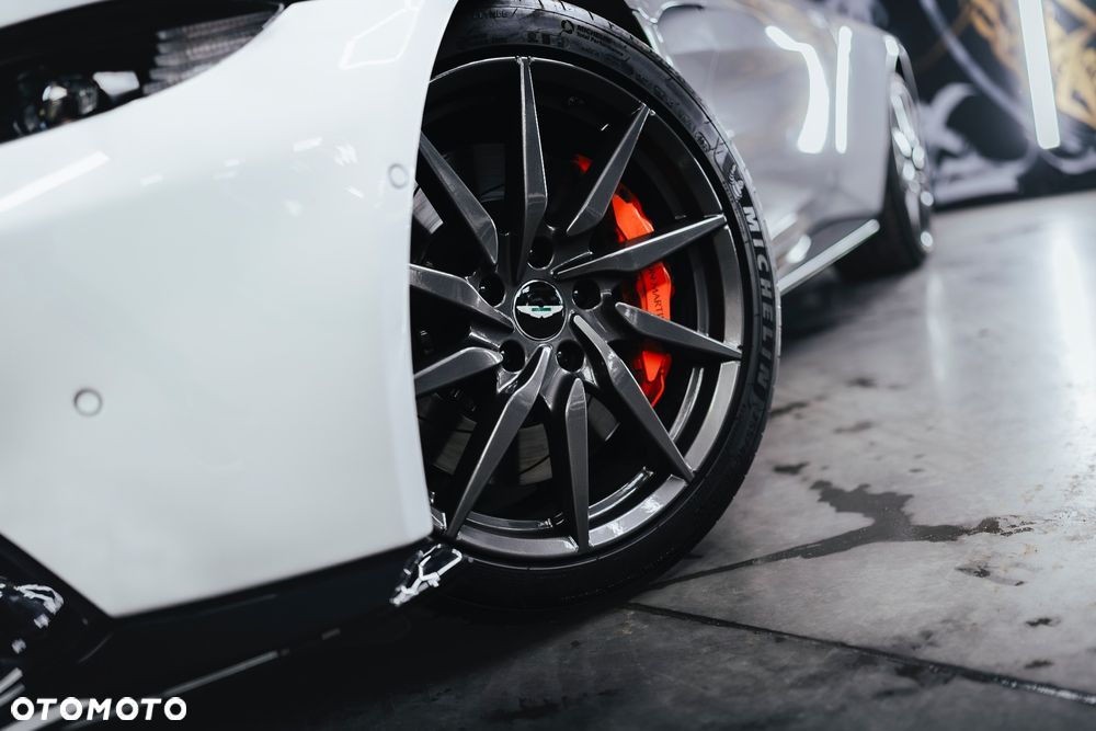 Aston Martin Vantage - 7