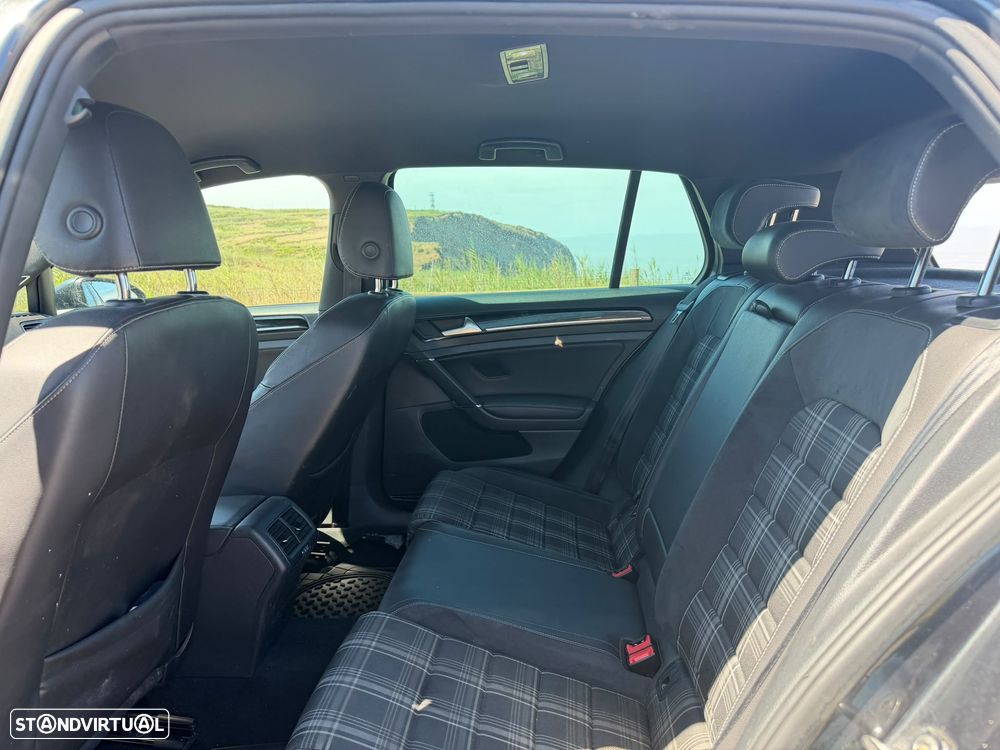 VW Golf - 12