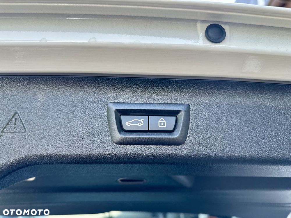 BMW Seria 5 520d xDrive M Sport Edition - 29