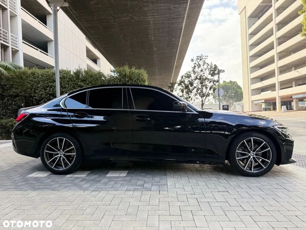 BMW Seria 3 330i xDrive M Sport - 4