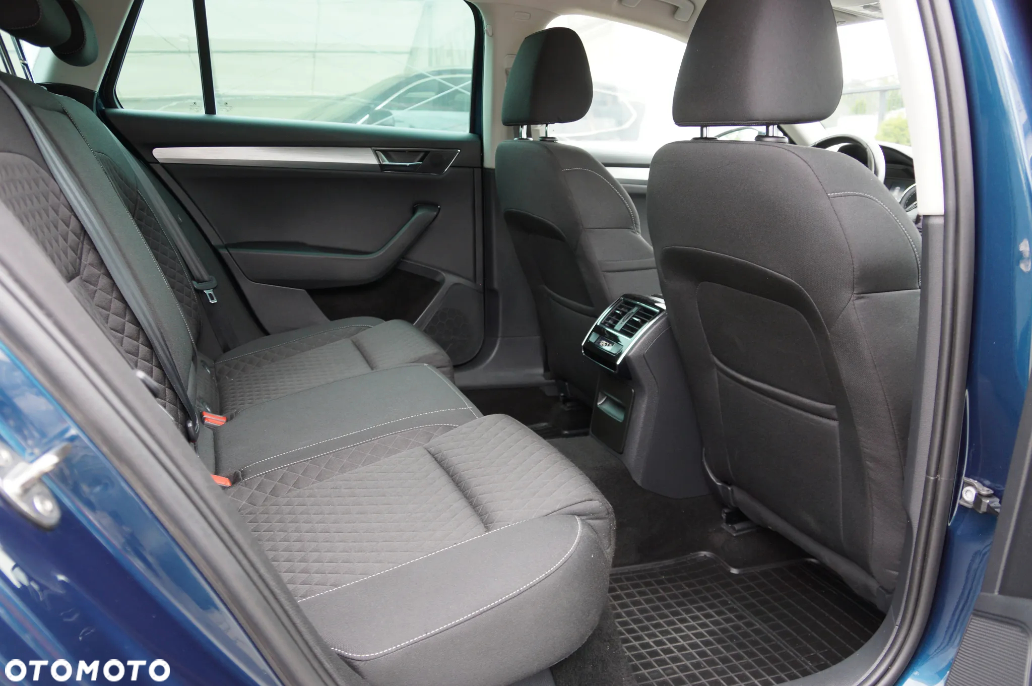 Skoda Superb 2.0 TDI Ambition DSG - 28
