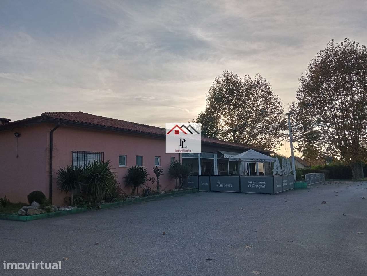 Edifício Comercial com 1120 m2 inserido num lote de 3000 m2 entre Can - Grande imagem: 5/12