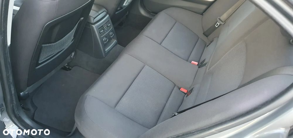 BMW Seria 3 318i - 10