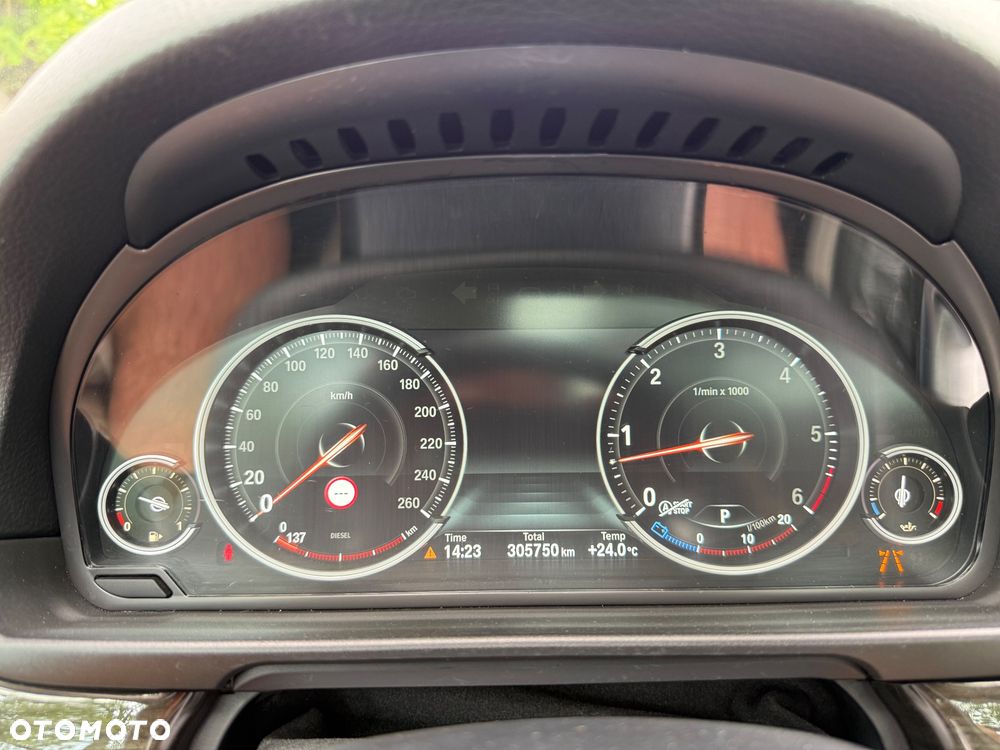 BMW Seria 5 530d xDrive Luxury Line - 31