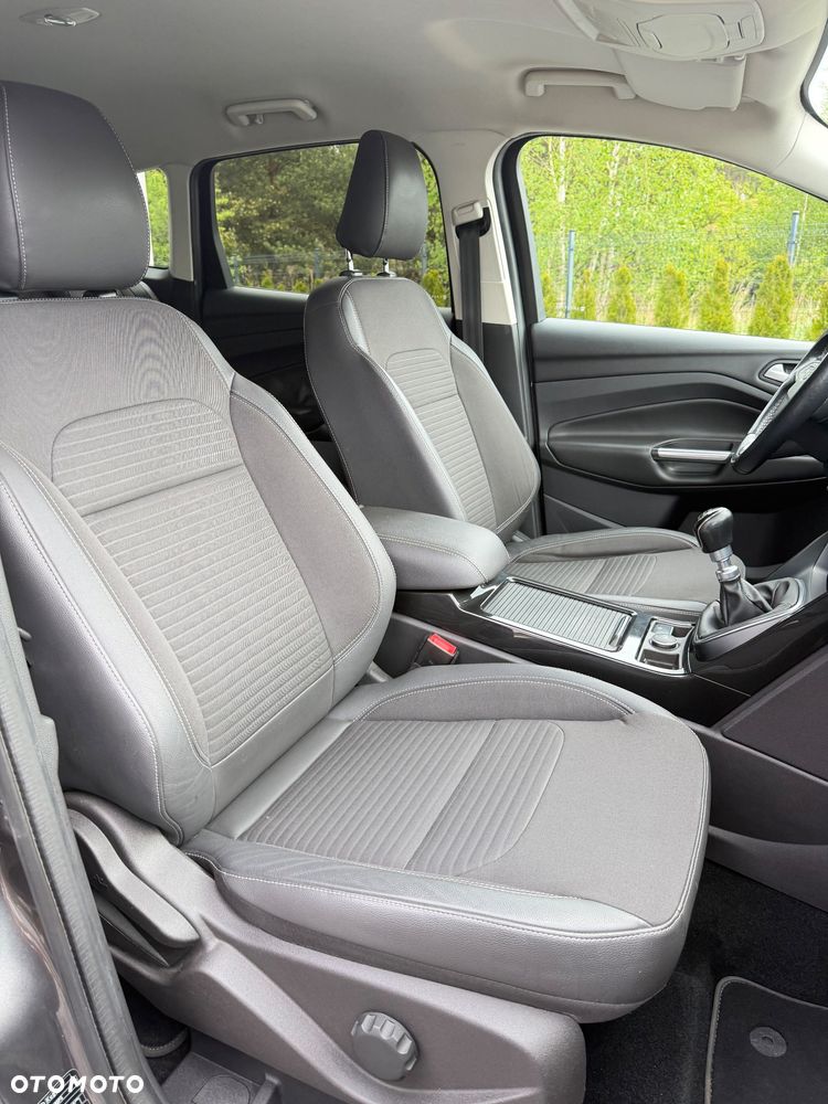 Ford Kuga 2.0 TDCi 2x4 Titanium - 12