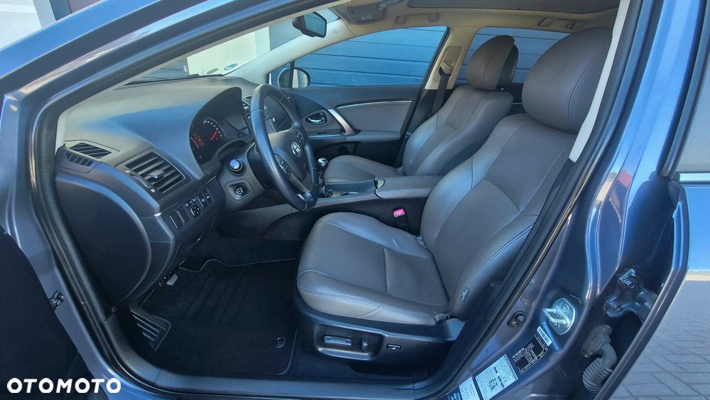Toyota Avensis 2.0 D-4D Executive - 6