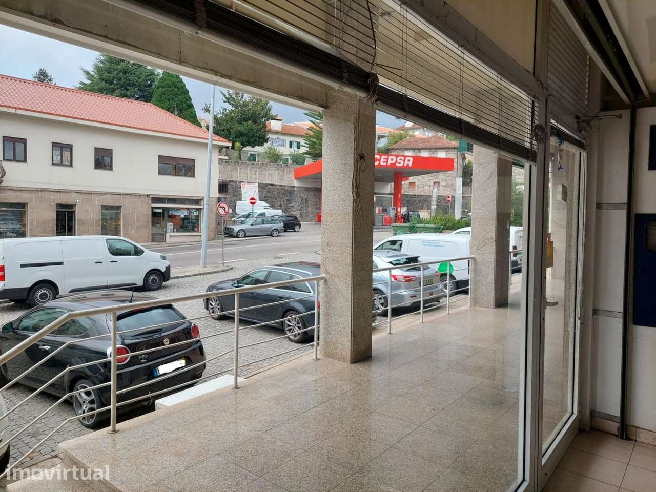 Espaço Comercial com 2 pisos para venda em Lordelo , Paredes - Grande imagem: 3/28