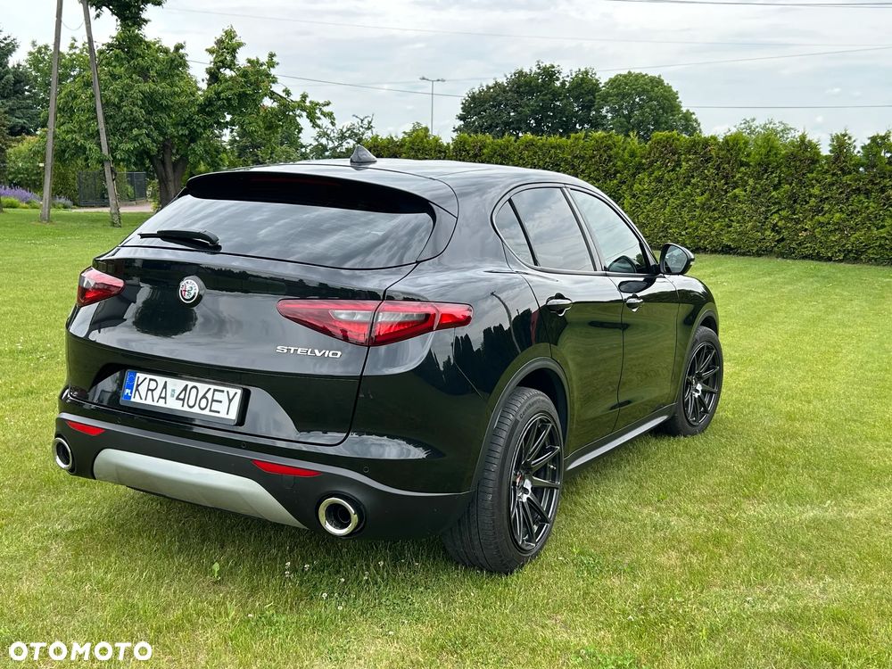Alfa Romeo Stelvio 2.2 16V AT8 Business - 3