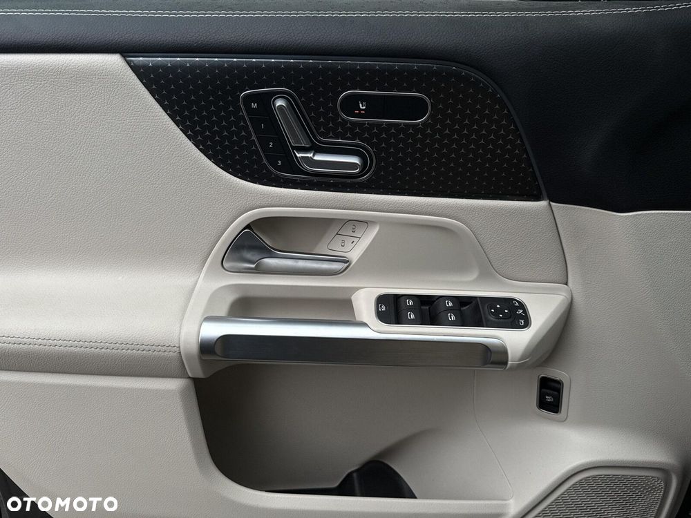 Mercedes-Benz GLB 250 4-Matic AMG Line 8G-DCT - 21