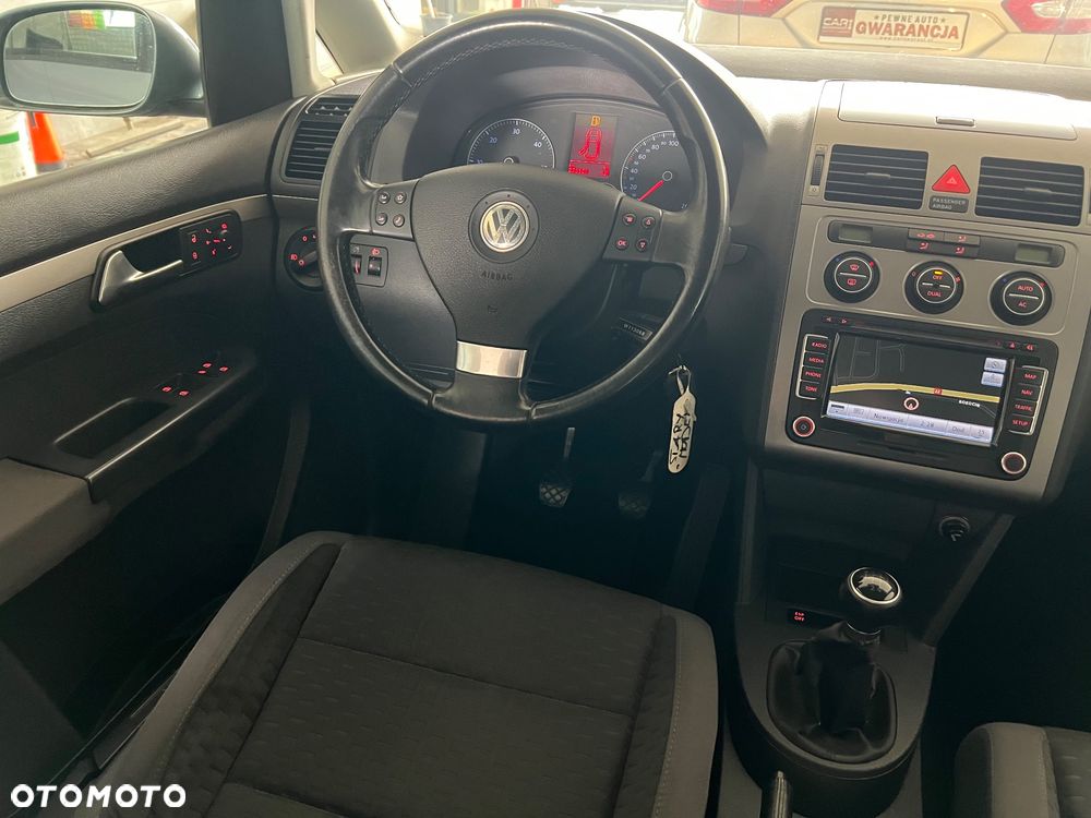 Volkswagen Touran 2.0 TDI DPF BlueMotion Technology Comfortline - 16