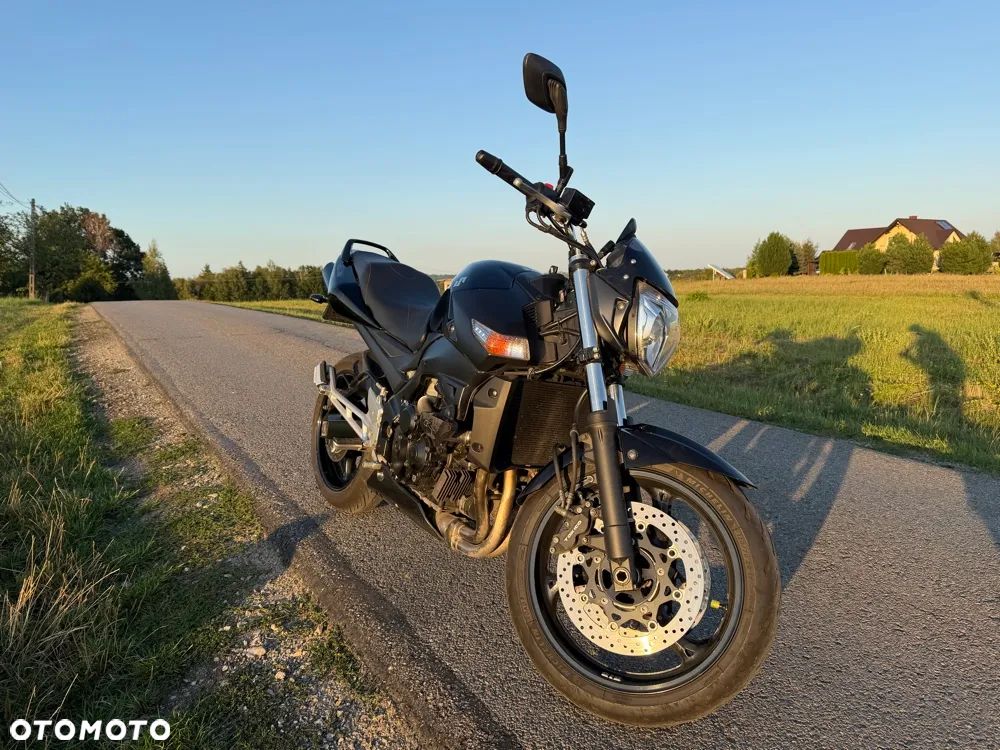 Suzuki GSR - 3