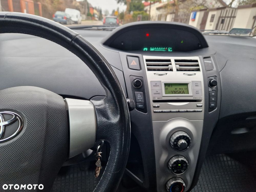 Toyota Yaris 1.3 Terra - 3