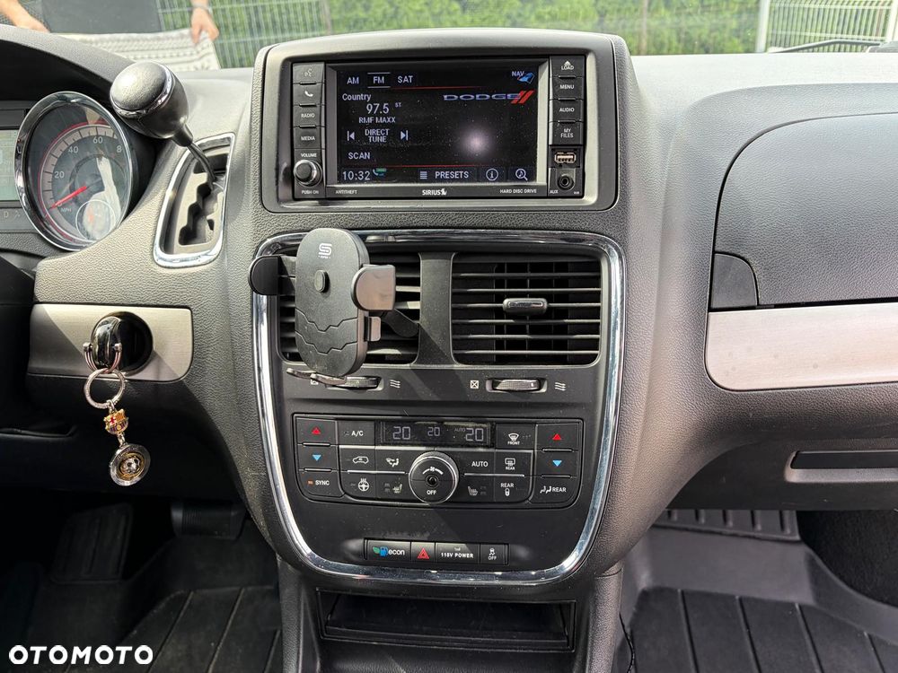 Dodge Grand Caravan - 12